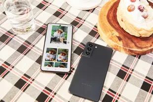 El flamante celular de Samsung, presentado en la feria CES, ya está disponible en la Argentina