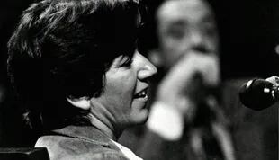 Adriana Calvo de Laborde en pleno testimonio en el Juicio a las Juntas; su declaración concluyó después de la medianoche, en la madrugada del 30 de abril de 1985 