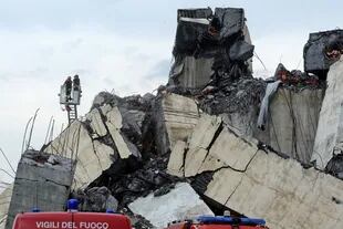 Varias personas murieron por el colapso de un puente en Italia