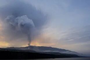 Tras una semana de actividad, la erupción del nuevo volcán de La Palma ha atravesado un periodo de baja intensidad