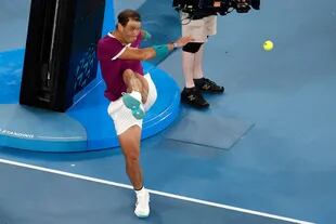 De puntín y para arriba: Rafa Nadal, luego de vencer a Daniil Medvedev en la final del Australian Open 2022