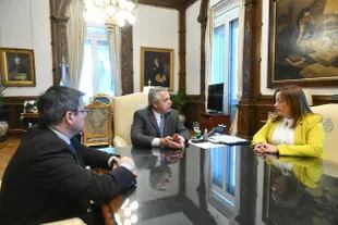 El Presidente se reunió con la titular de la Cámara de Diputados, Cecilia Moreau, y el presidente del bloque del Frente de Todos, Germán Martínez.