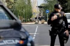 El misterio de los sobres con ojos de animales que aterraron a la embajada de Ucrania en España