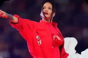 El director del espectáculo del Super Bowl reveló cómo abordaron el embarazo de Rihanna