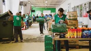 El Banco de Alimentos de Buenos Aires selecciona aquellos que no van a comercializase para que no sean descartados