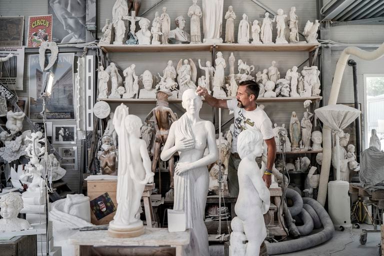 El escultor Michele Monfroni es categórico: “Si Miguel Ángel viera a los robots se arrancaría los pelos”