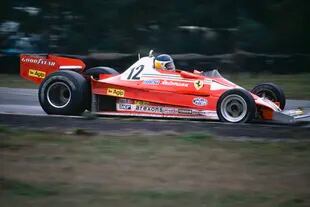 Ícono de los ‘70. Carlos Reutemann al comando de la Ferrari 312 T2 que usó en el campeonato de 1977
