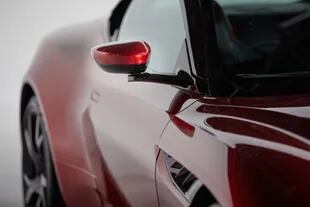 Aston Martin instala cámaras en los espejos laterales