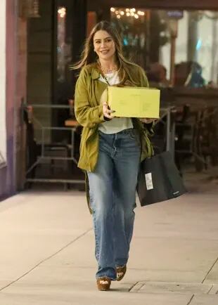 Sofia Vergara picks up a large cake with a friend at Sweet Lady Jane Bakery in Beverly Hills