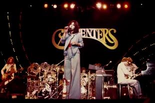 Carpenters el 31 de mayo de 1974 en el escenario del Nippon Budokan, Tokio, Japón