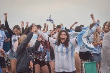 Festejos en Mar del Plata por el triunfo de la Selección Argentina frente al equipo de los Países Bajos
