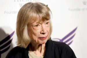 Murió Joan Didion, la escritora que retrató con mirada clínica la sociedad norteamericana