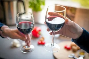 Hay poca investigación que respalde que el vino natural proporciona beneficios para la salud