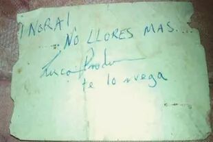 Según la narración, Luca Prodan le regaló un autógrafo a la niña. Además, incluyó un mensaje: "Nora, llores más" y le prometió un cassette