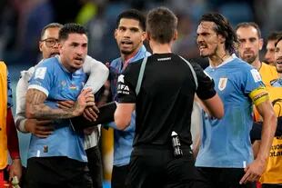 Cuatro uruguayos, informados por la FIFA tras la eliminación