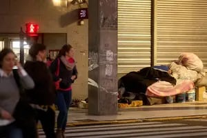 Aumentó la cantidad de gente que duerme en las calles porteñas
