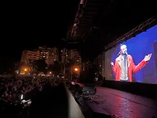 El público pudo seguir, en vivo, el último concierto de Abel Pintos en el Tronador desde una pantalla gigante