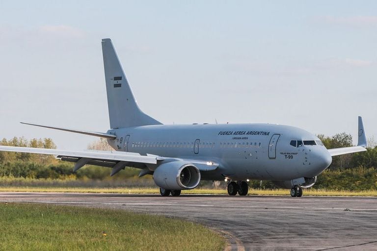 Cuatro gremios aeronáuticos apuntaron contra el Gobierno por el acuerdo entre Flybondi y la Fuerza Aérea