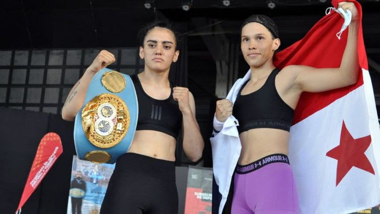 Micaela Luján luciendo el cinturón de campeona... de Brenda Carabajal.