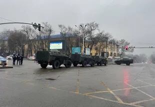 Despliegue de las fuerzas de seguridad durante las protestas en Almaty 