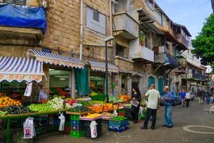 A 12 km de Kiryat Yam (su primer lugar de residencia), el Wadi Nisnas market, en Haifa, Israel, es considerado uno de los mercados más auténticos y un símbolo de coexistencia armónica entre árabes y judíos.