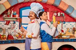 El cocinero Arnoldo y Francis en la cocina de El Ristorantino, un restaurante de un pequeño pueblo costero 