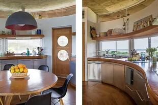 La cocina tiene fabulosas mesadas de madera en forma de S (diseño de la dueña de casa), conexión con la parrilla, vista al mar y, en la parte superior, una raja de vidrio que despega la pared del cielo raso.