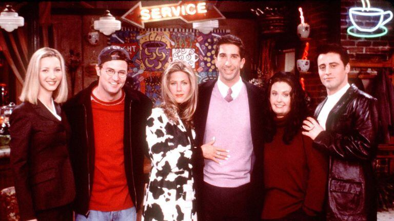 ¿Qué hubiese pasado si cada uno hubiese tomado decisiones distintas? Phoebe sería ejecutiva y Joey un actor famoso, Rachel y Ross estarían casados (no entre ellos), Mónica seguiría con sobrepeso y Chandler... bueno, nadie nunca sabe cuál es su trabajo.