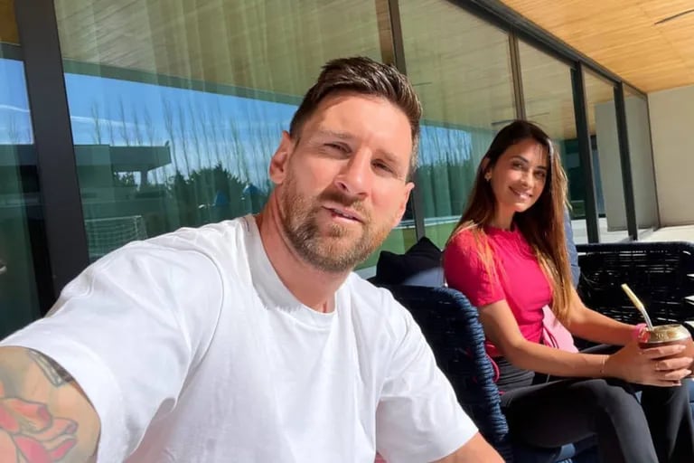 La foto di Colula di Lionel Messi e Antonella Roccuzzo con una star mondiale: “The Lord Commander”