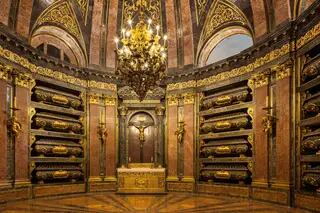 La bóveda más grande del mundo, en donde deberían ser sepultados los reyes de España, no tiene lugar