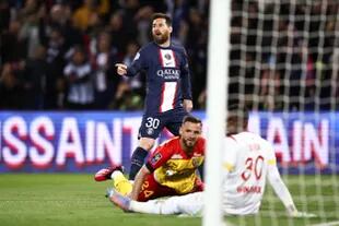 Lionel Messi festeja su gol a Lens, un partido que resultó un quiebre para la Ligue1; también fue la conquista 495 en entre las ligas españolas y francesa