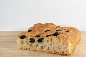 Cómo hacer este sabroso pan genovés con aceitunas