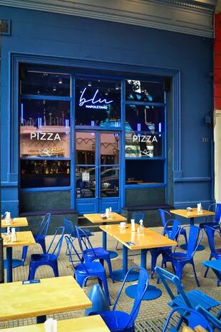 Gran ambiente, impecables pizzas y ricos cocktails, ¿qué más pedirle a los martes en Blu?