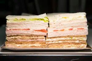 6 confiterías tradicionales donde probar los sándwiches de miga más ricos