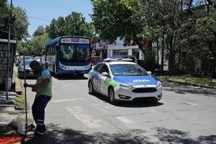 Móviles policiales recorren la zona conocida como el Bajo de San Isidro