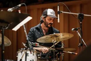 Esta noche en el Teatro Ópera, el baterista presenta Studio 2, el último disco de su banda, grabado en Abbey Road y nominado a Álbum del Año en los Premios Gardel