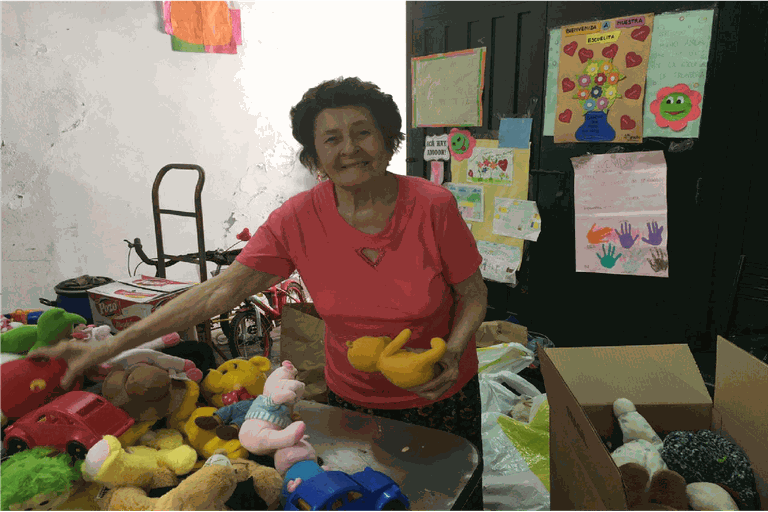 Con casi 90 años, sigue al frente del proyecto solidario que creó con su hija