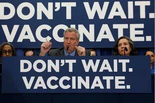 El alcalde Bill de Blasio llamó a la población a vacunarse hoy