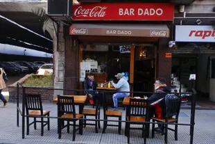 El bar Dado se encuentra en Paraná 321, casi esquina Sarmiento