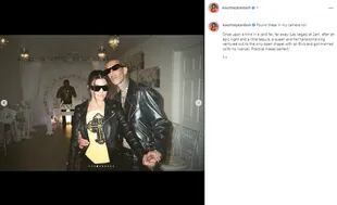 Kourtney Kardashian publicó varias fotos del día de su boda con Travis Barker y señaló que se casaron en Las Vegas sin licencia (Crédito: Instagram/@kourtneykardash)