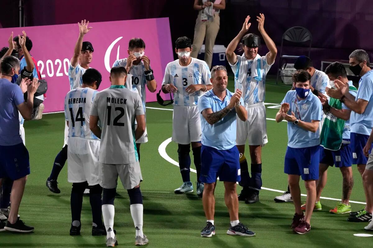 Juegos Paralímpicos Tokio 2020 los Murciélagos fútbol para ciegos Argentina  diplomas China - LA NACION