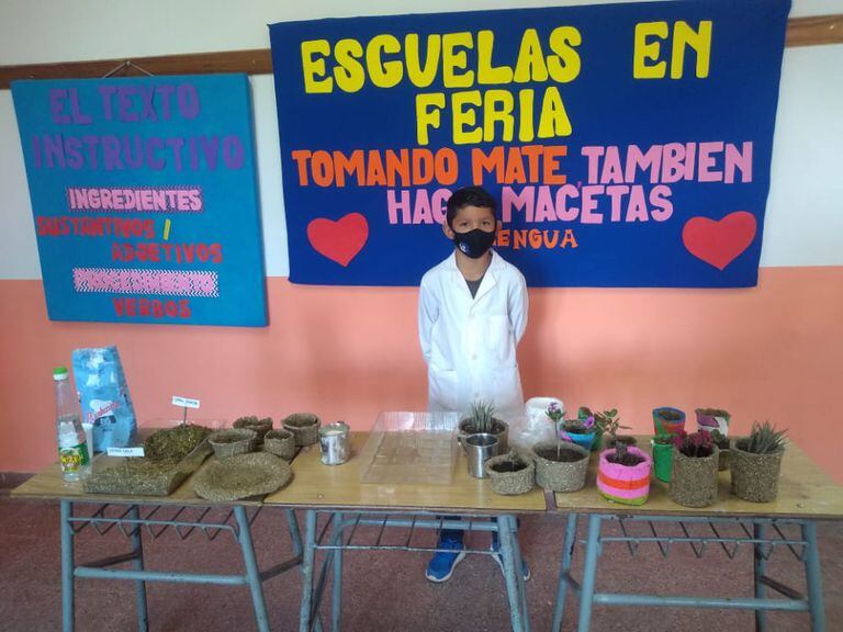 Leonel Valdez en la Feria de Ciencias en su escuela rural