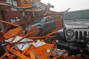 El huracán Michael perdió fuerza pero golpeó duro a Florida: varias casas destrozadas y al menos dos muertos