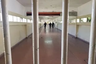 El Servicio Penitenciario Bonaerense vigila a los 1378 detenidos que están alojados en la cárcel de Batán