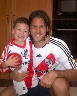Martín Demichelis y su hijo Martín Bastian hinchas de River Plate