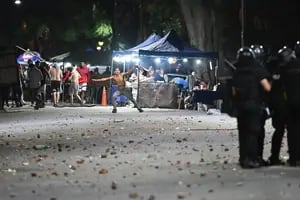 Pasó de todo en Newell’s y San Lorenzo: cuatro goles, polémicas y un clima de alta tensión