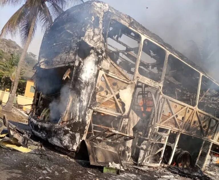 Al menos veinte muertos en una colisión entre un autobús y un camión en  Benín - LA NACION