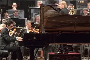 Alexander Romanovsky maravilló en el primer concierto del año de la Filarmónica