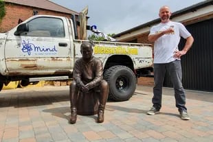 Tony Clarke, un empresario inglés, mandó a construir esta estatua de Bielsa