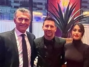 Macri junto a Messi y Dibu Martínez